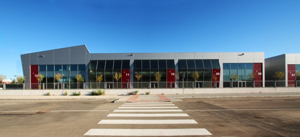 Complejo de Naves Industriales en San Fernando de Henares · Naves Escaparate
