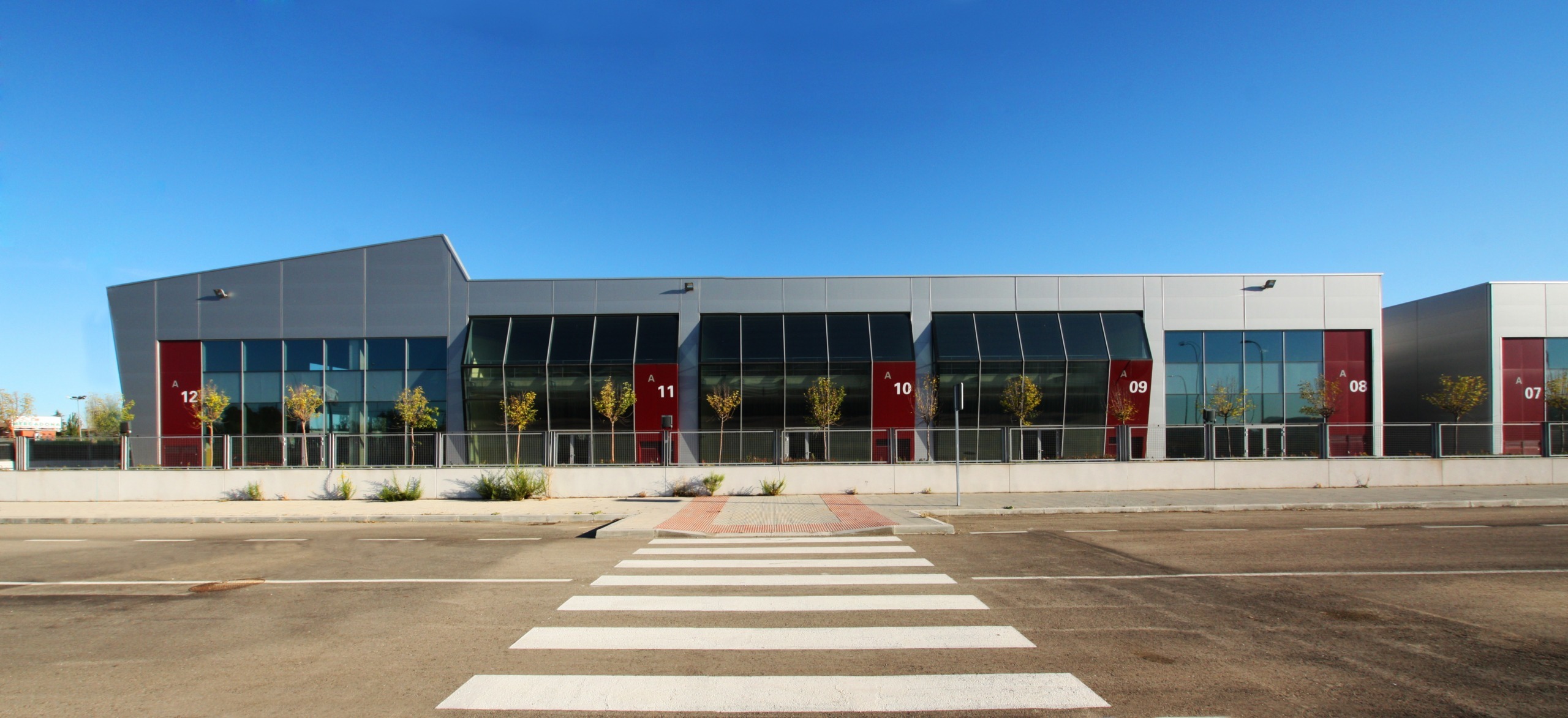 Complejo de Naves Industriales en San Fernando de Henares · Naves Escaparate